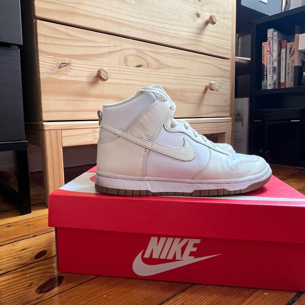 Nike dunk high, white/sail-gum medium brown
